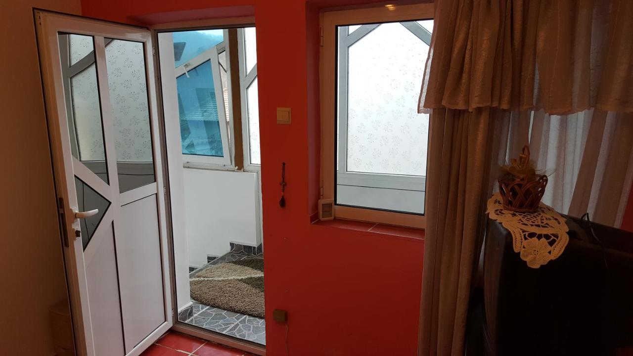 Casele Lena Bed and Breakfast Aldesti  Esterno foto