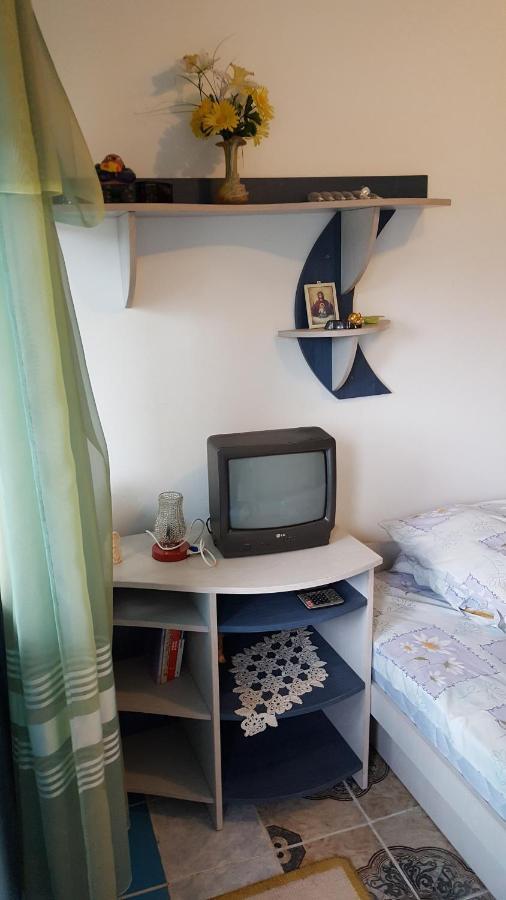Casele Lena Bed and Breakfast Aldesti  Esterno foto