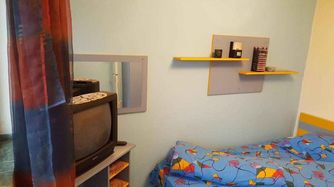 Casele Lena Bed and Breakfast Aldesti  Esterno foto